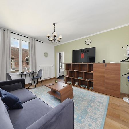 Charmant Appartement Dans Le Centre Ville, A 2 Minutes Du Palais كومبيينْيِ المظهر الخارجي الصورة