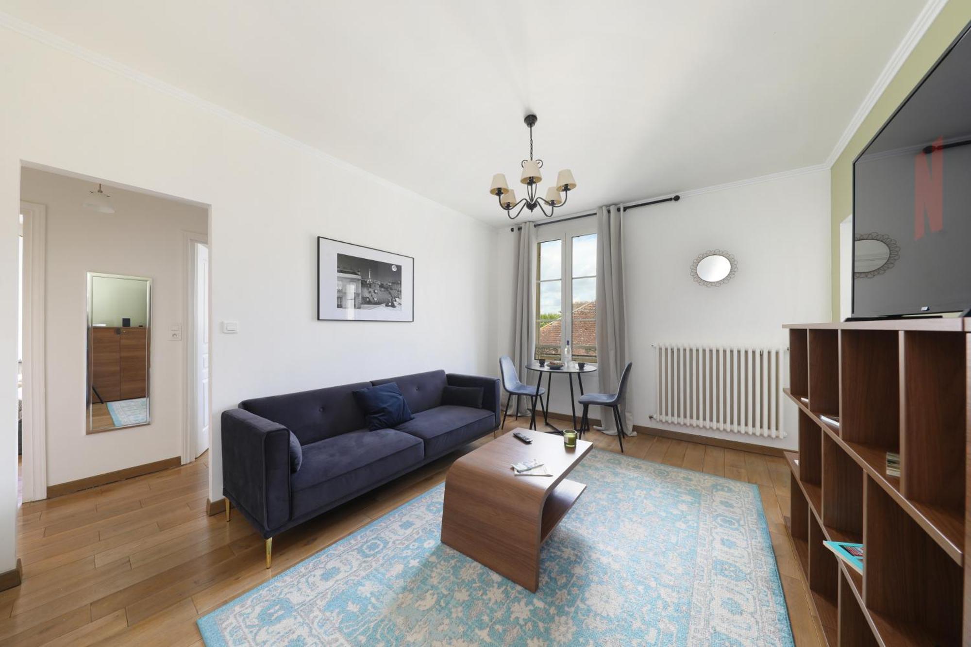 Charmant Appartement Dans Le Centre Ville, A 2 Minutes Du Palais كومبيينْيِ المظهر الخارجي الصورة